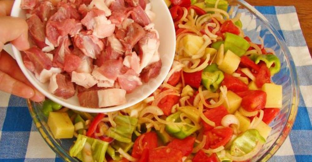 Fırında Sebzeli Et Yemeği