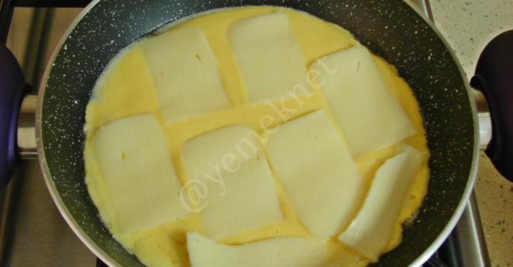 Kaşar Peynirli Mısır Ekmeği