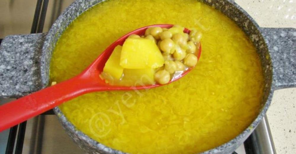 Zerdeçallı Nohut Çorbası